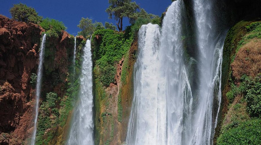 Expérience Complète : Montgolfière, Souks, Cascades d'Ouzoud, Agafay avec Dromadaire, Quad, Dîner & Spectacle